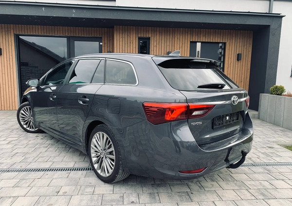 Toyota Avensis cena 49999 przebieg: 189000, rok produkcji 2015 z Kościerzyna małe 172